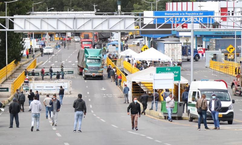 La apertura de frontera Ecuador-Colombia inicia con transporte de mercadería / Foto: EFE
