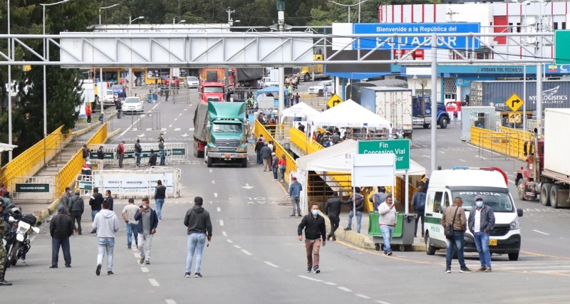 La apertura de frontera Ecuador-Colombia inicia con transporte de mercadería / Foto: EFE
